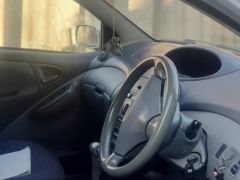 Сүрөт унаа Toyota Vitz