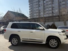 Photo of the vehicle Toyota Land Cruiser