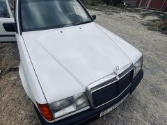 Сүрөт унаа Mercedes-Benz W124