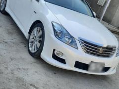 Photo of the vehicle Toyota Crown