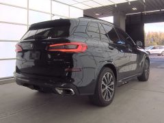 Photo of the vehicle BMW X5