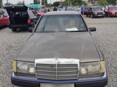 Сүрөт унаа Mercedes-Benz W124