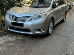 Photo of the vehicle Toyota Sienna