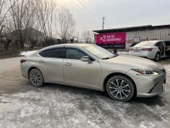 Photo of the vehicle Lexus ES