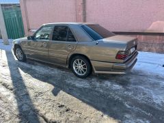 Сүрөт унаа Mercedes-Benz W124