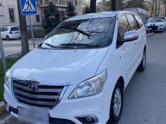 Photo of the vehicle Toyota Innova