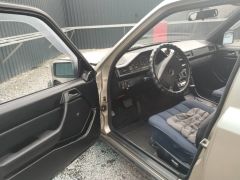 Сүрөт унаа Mercedes-Benz W124