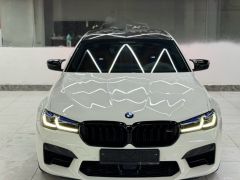 Photo of the vehicle BMW M5