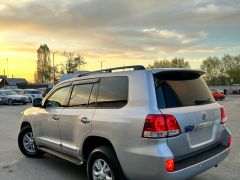 Photo of the vehicle Toyota Land Cruiser