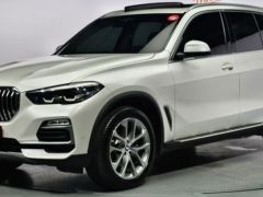 Photo of the vehicle BMW X5