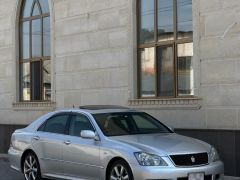 Photo of the vehicle Toyota Crown