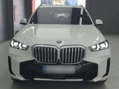 Photo of the vehicle BMW X5