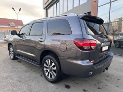 Сүрөт унаа Toyota Sequoia