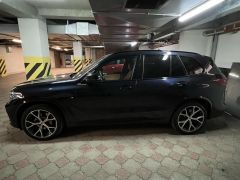 Photo of the vehicle BMW X5