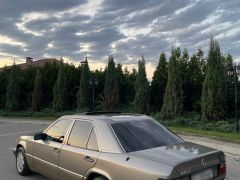 Сүрөт унаа Mercedes-Benz W124