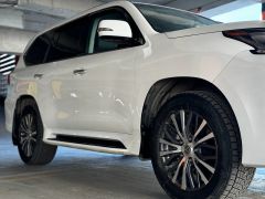 Photo of the vehicle Lexus LX