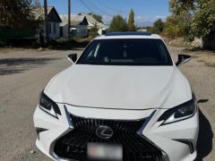 Photo of the vehicle Lexus ES