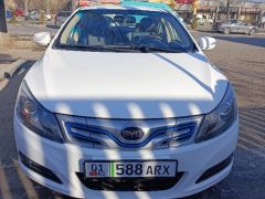 Фото авто BYD E5