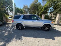 Сүрөт унаа Toyota Sequoia