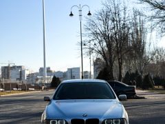 Photo of the vehicle BMW 5 Series