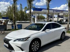 Photo of the vehicle Lexus ES