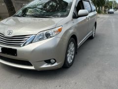 Photo of the vehicle Toyota Sienna