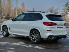 Photo of the vehicle BMW X5