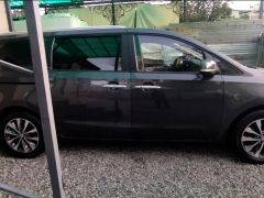 Photo of the vehicle Kia Carnival