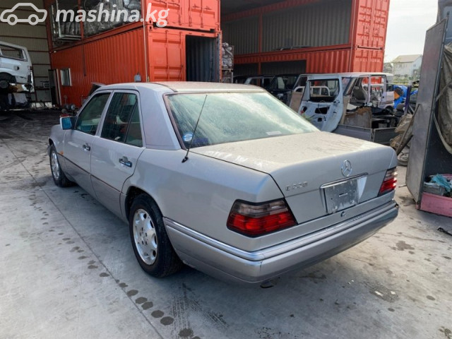 Авто тетиктер жана сарптоолору - Крышка багажника W124