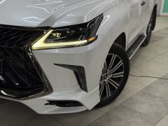 Photo of the vehicle Lexus LX