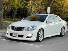 Photo of the vehicle Toyota Crown