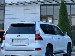 Photo of the vehicle Lexus GX