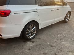 Photo of the vehicle Kia Carnival