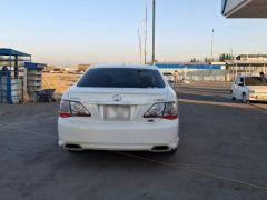 Photo of the vehicle Toyota Crown