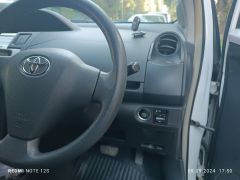 Photo of the vehicle Toyota Vitz