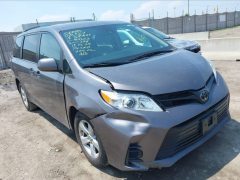 Фото авто Toyota Sienna