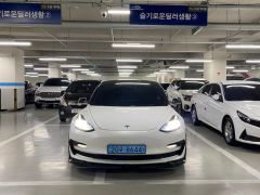 Фото авто Tesla Model 3