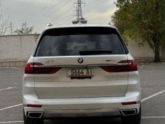 Photo of the vehicle BMW 7 Series