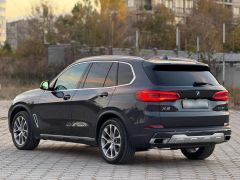 Photo of the vehicle BMW X5