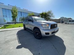 Фото авто Toyota Sequoia