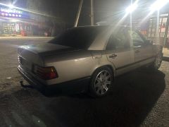 Сүрөт унаа Mercedes-Benz W124