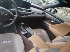 Photo of the vehicle Lexus ES