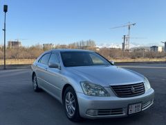 Photo of the vehicle Toyota Crown