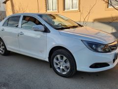 Фото авто BYD E5