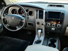 Сүрөт унаа Toyota Sequoia