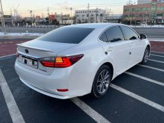 Photo of the vehicle Lexus ES