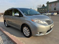 Фото авто Toyota Sienna