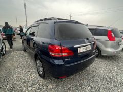 Фото авто Toyota Avensis Verso