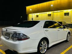 Photo of the vehicle Toyota Crown