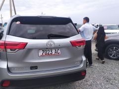 Photo of the vehicle Toyota Highlander